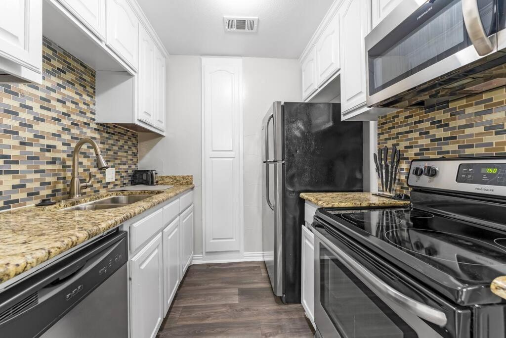 Family Friendly 2Bdrm-Walk To At&T/Cowboys Stadium 알링턴 외부 사진